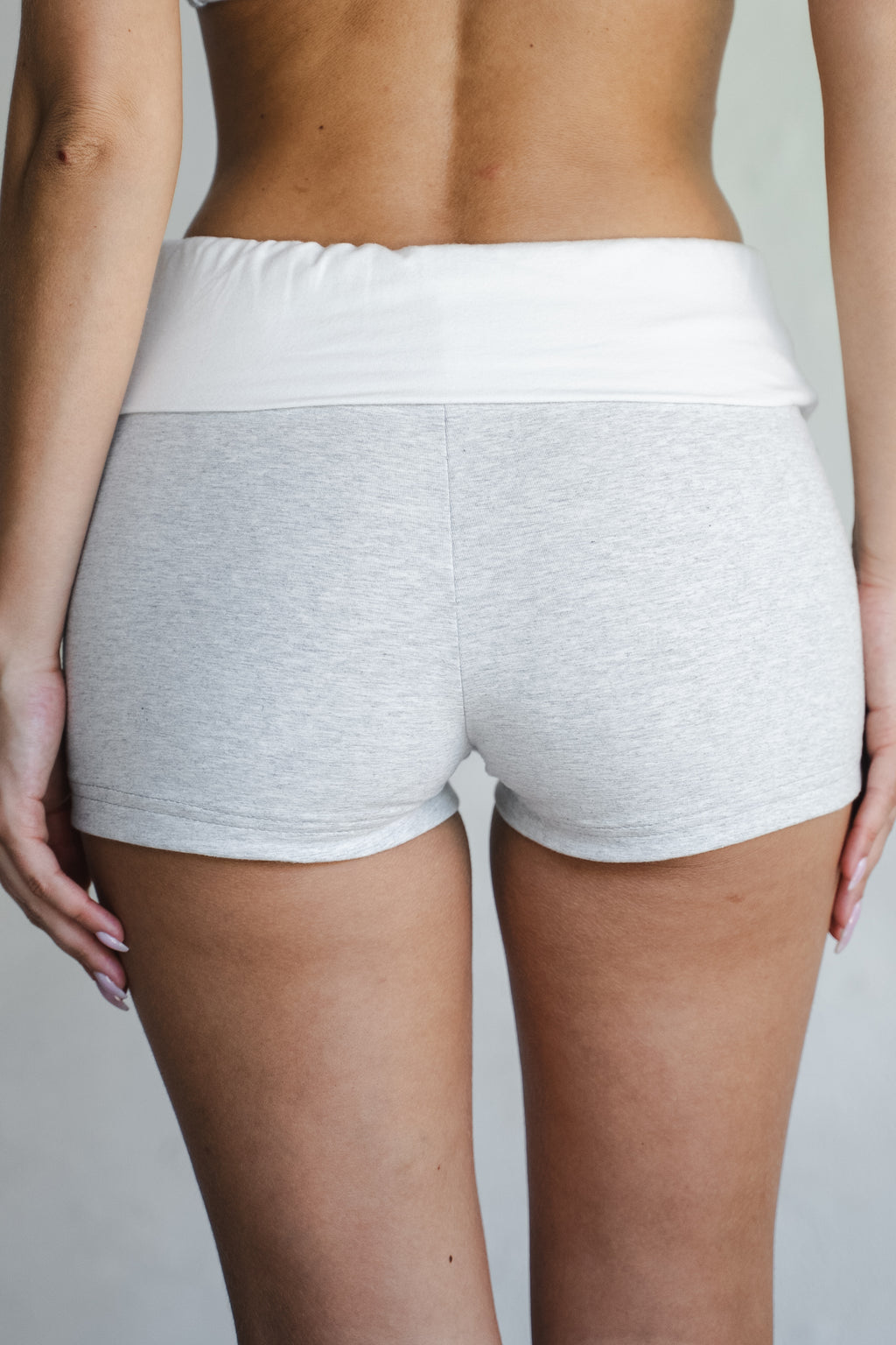 Short yoga sport confortable Tirta - Short Ecovero gris
